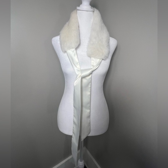 NWT BETMAR New York faux fur neck warmer winter white scarf - Picture 4 of 11